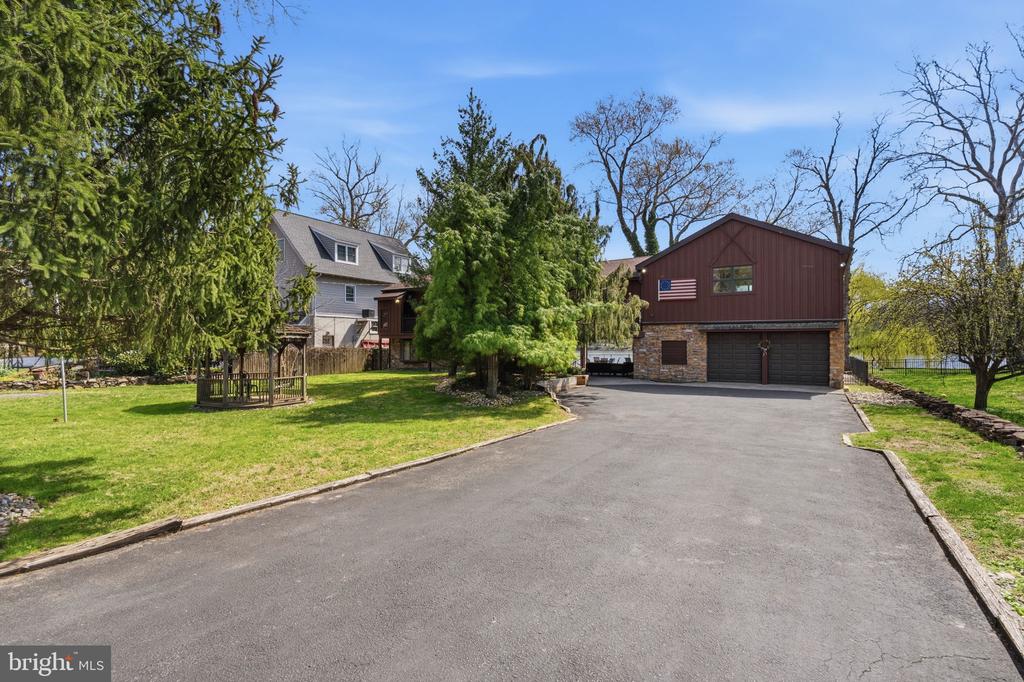 13 W INDIAN LANE