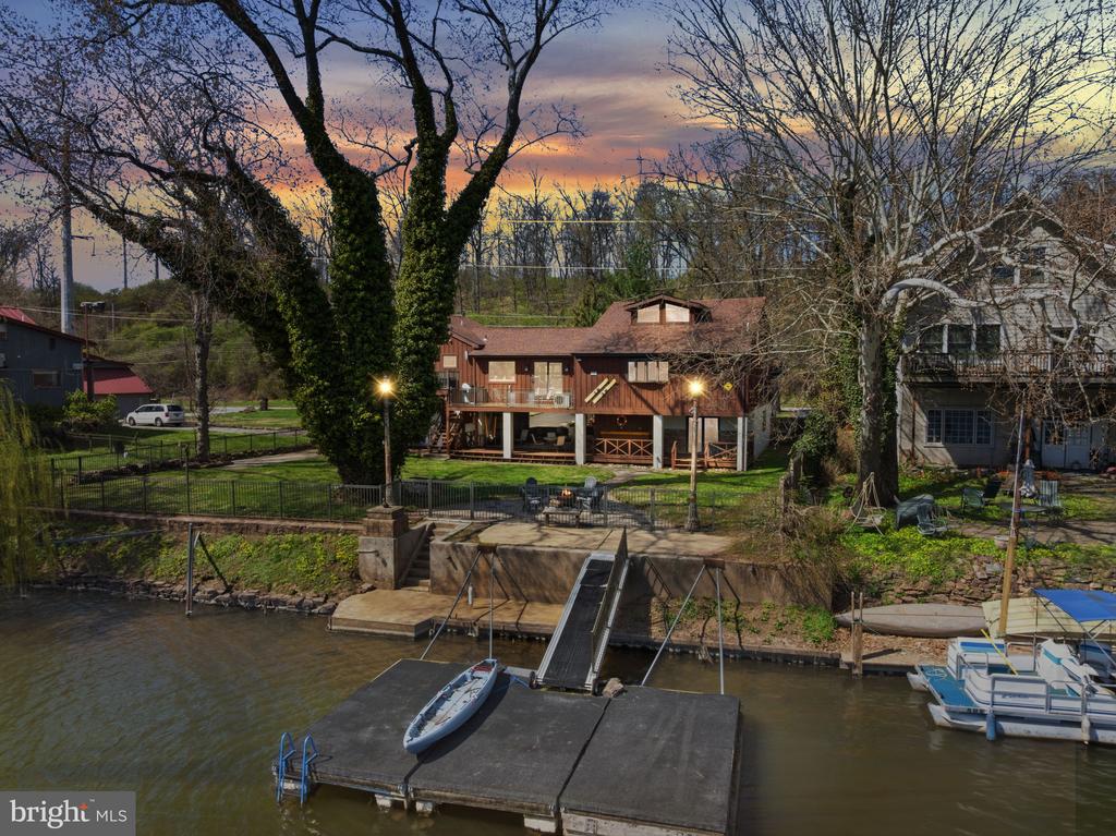 13 W INDIAN LANE
