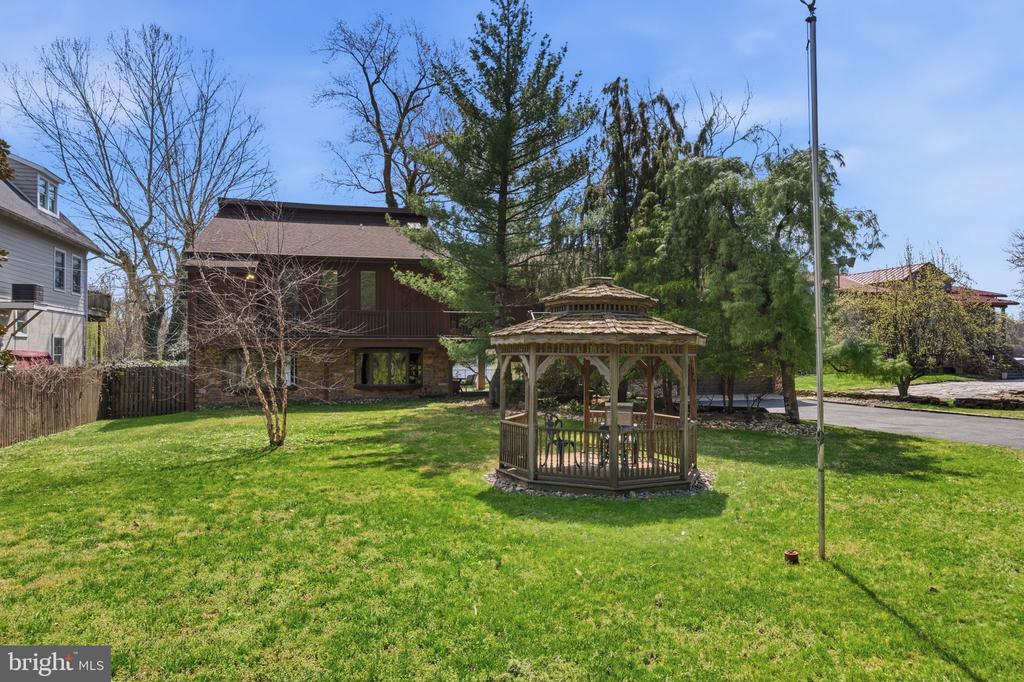 13 W INDIAN LANE
