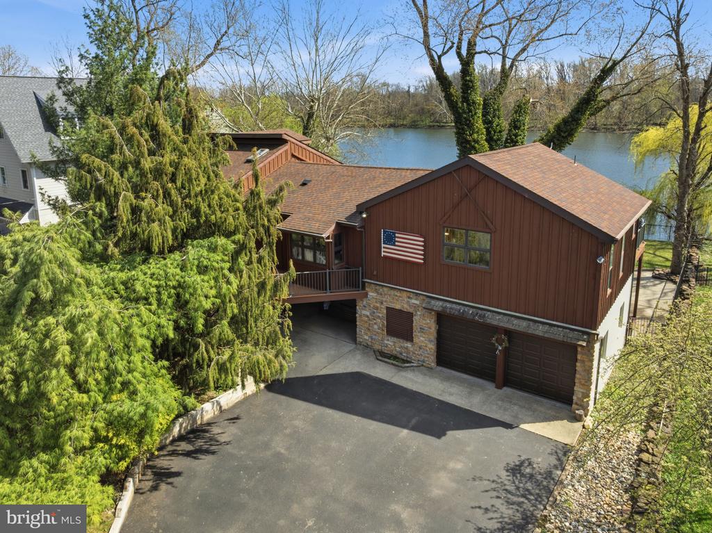 13 W INDIAN LANE