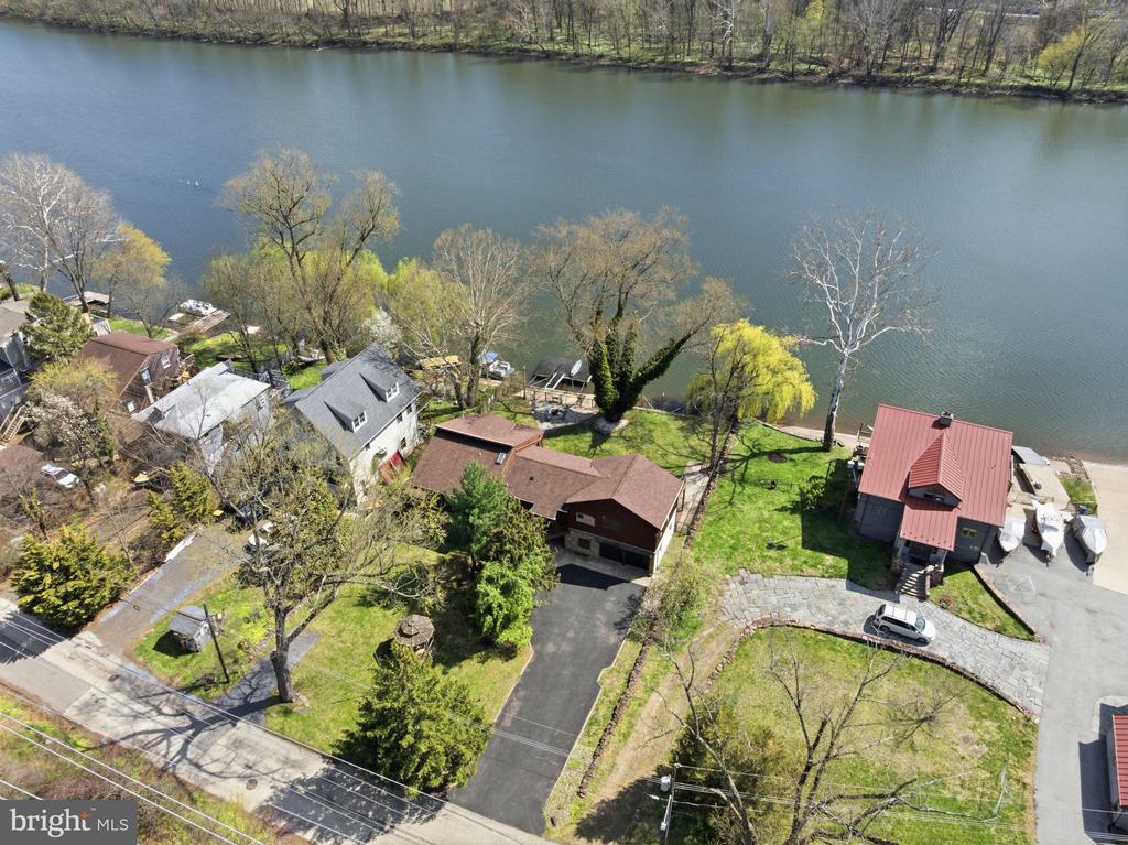 13 W INDIAN LANE