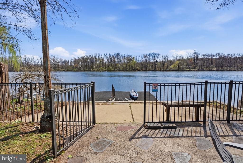 13 W INDIAN LANE
