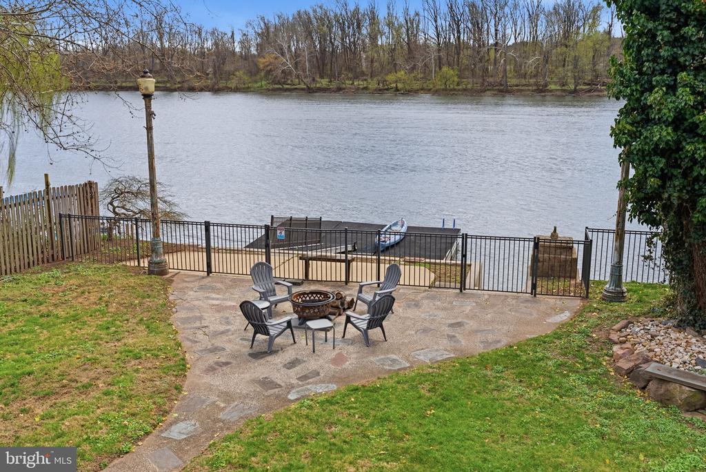 13 W INDIAN LANE