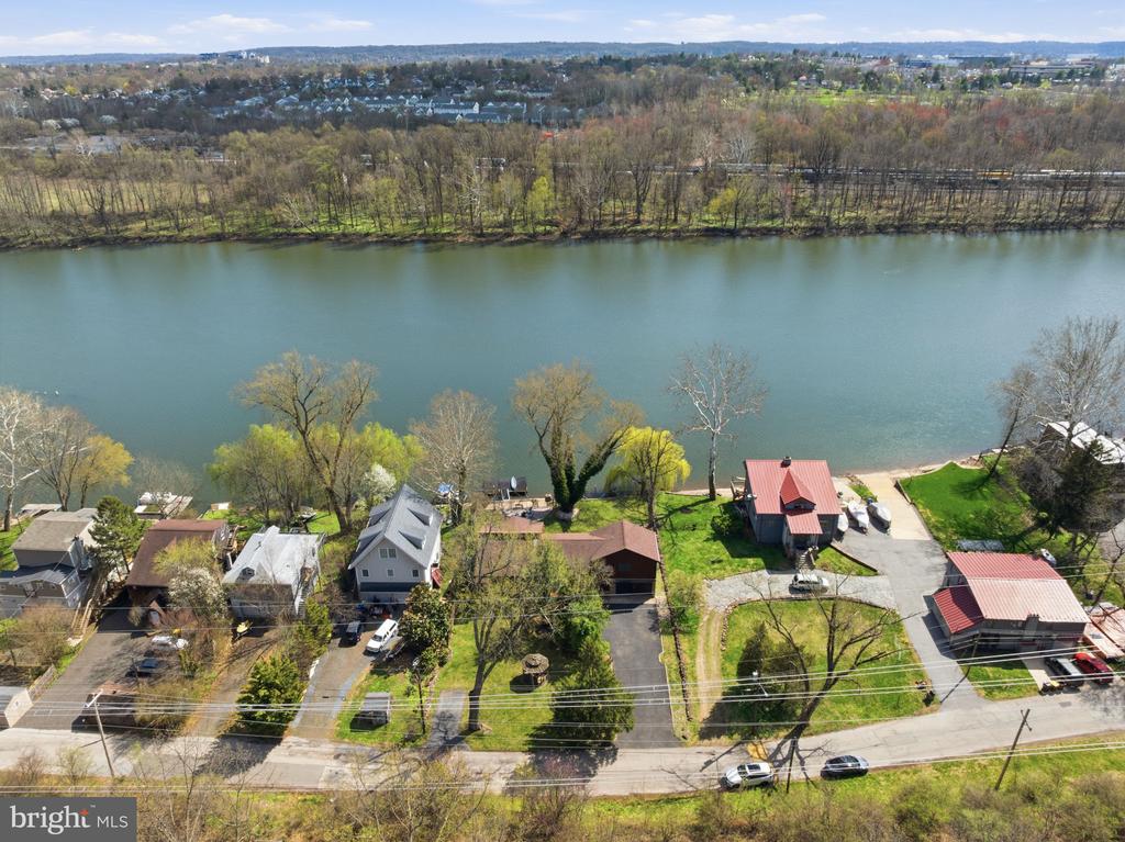 13 W INDIAN LANE
