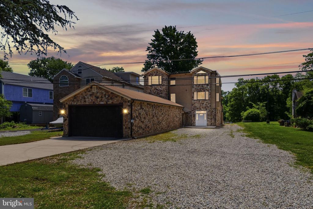 78 W INDIAN LANE