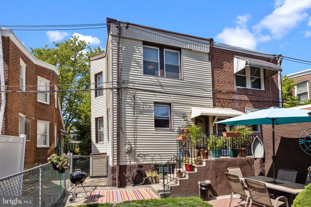 807 HELLERMAN STREET