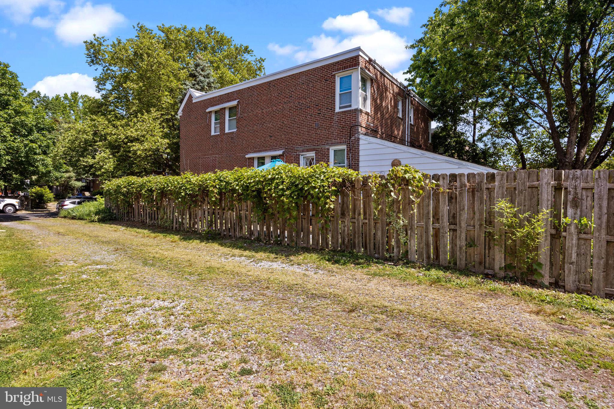 807 HELLERMAN STREET