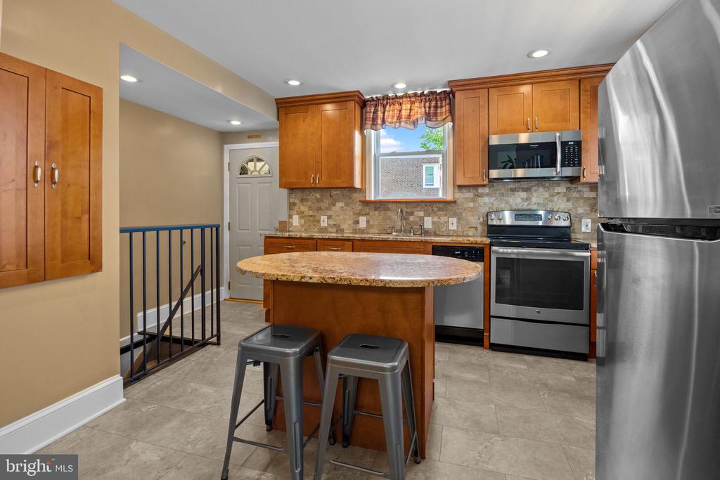 807 HELLERMAN STREET