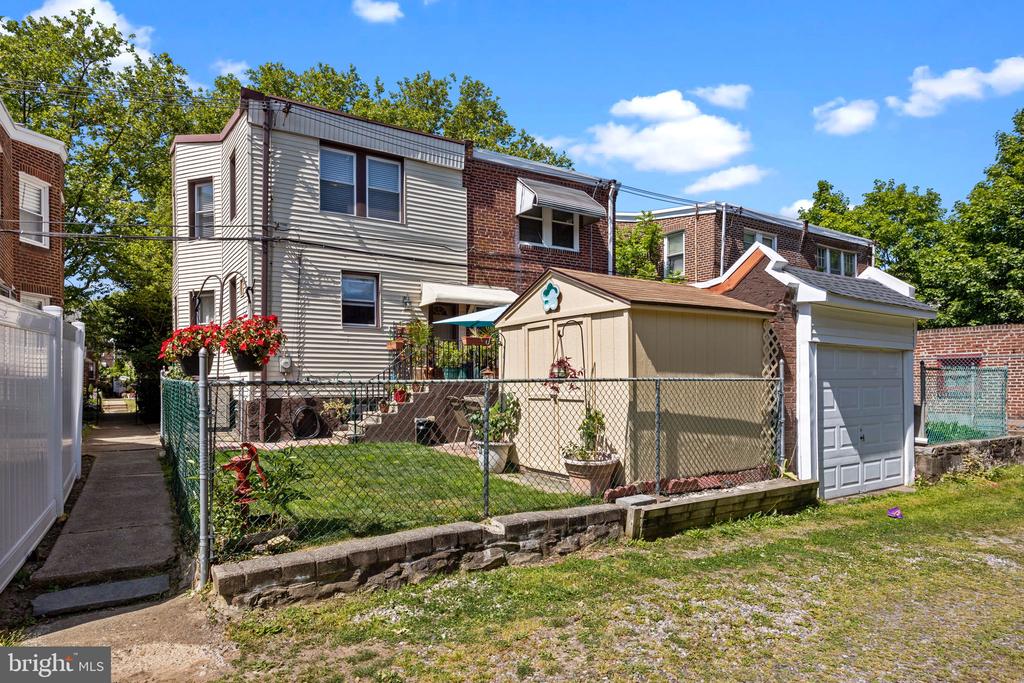 807 HELLERMAN STREET