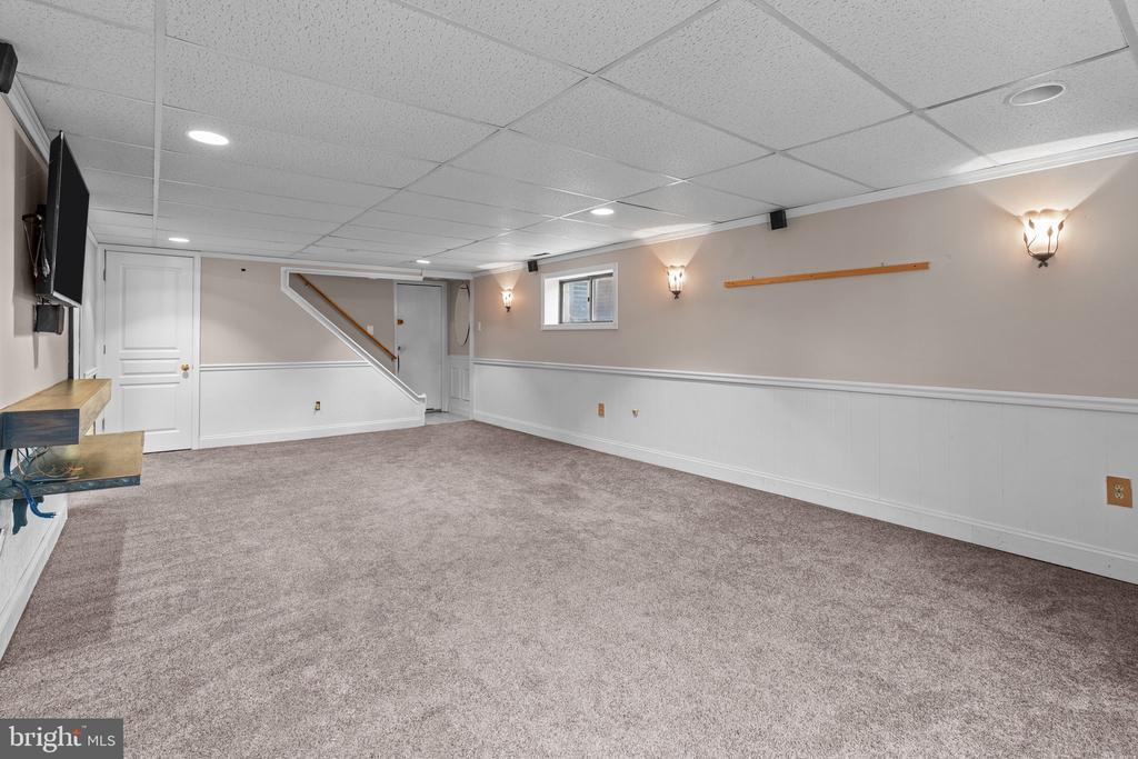15183 BEVERLY DRIVE
