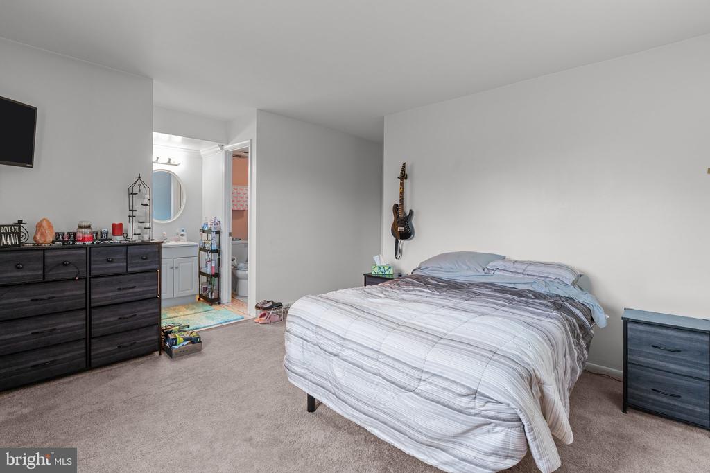 15183 BEVERLY DRIVE