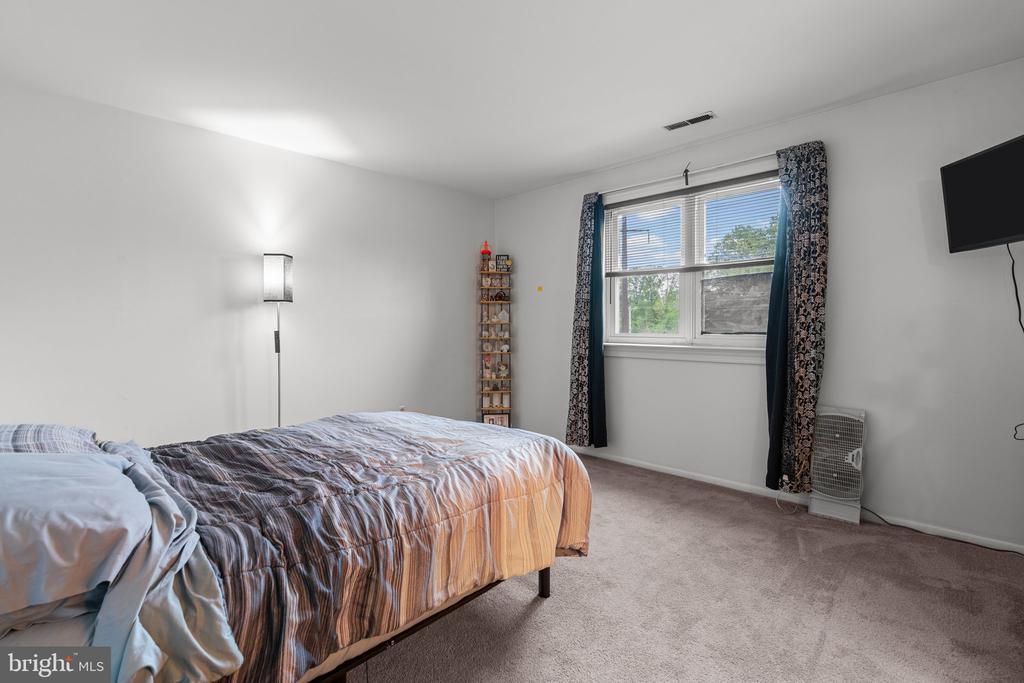 15183 BEVERLY DRIVE