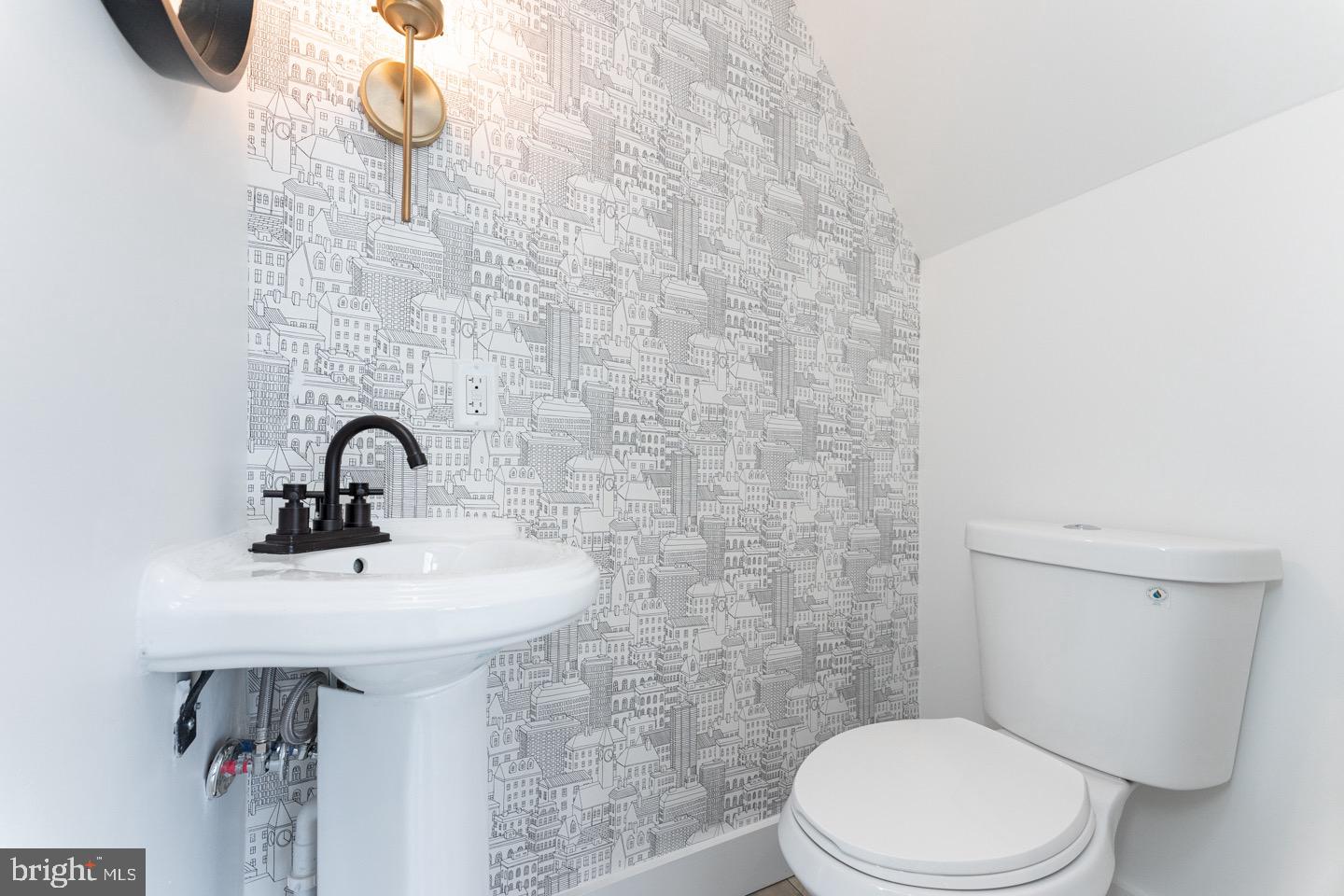 1454 N LAWRENCE STREET