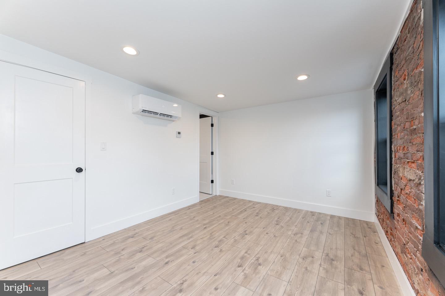 1454 N LAWRENCE STREET