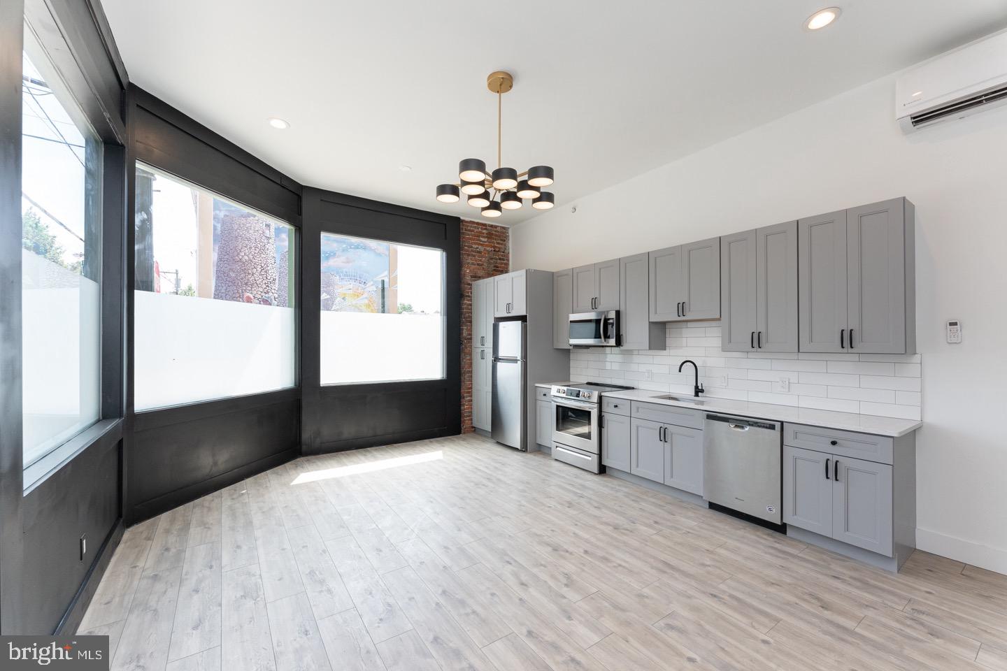 1454 N LAWRENCE STREET