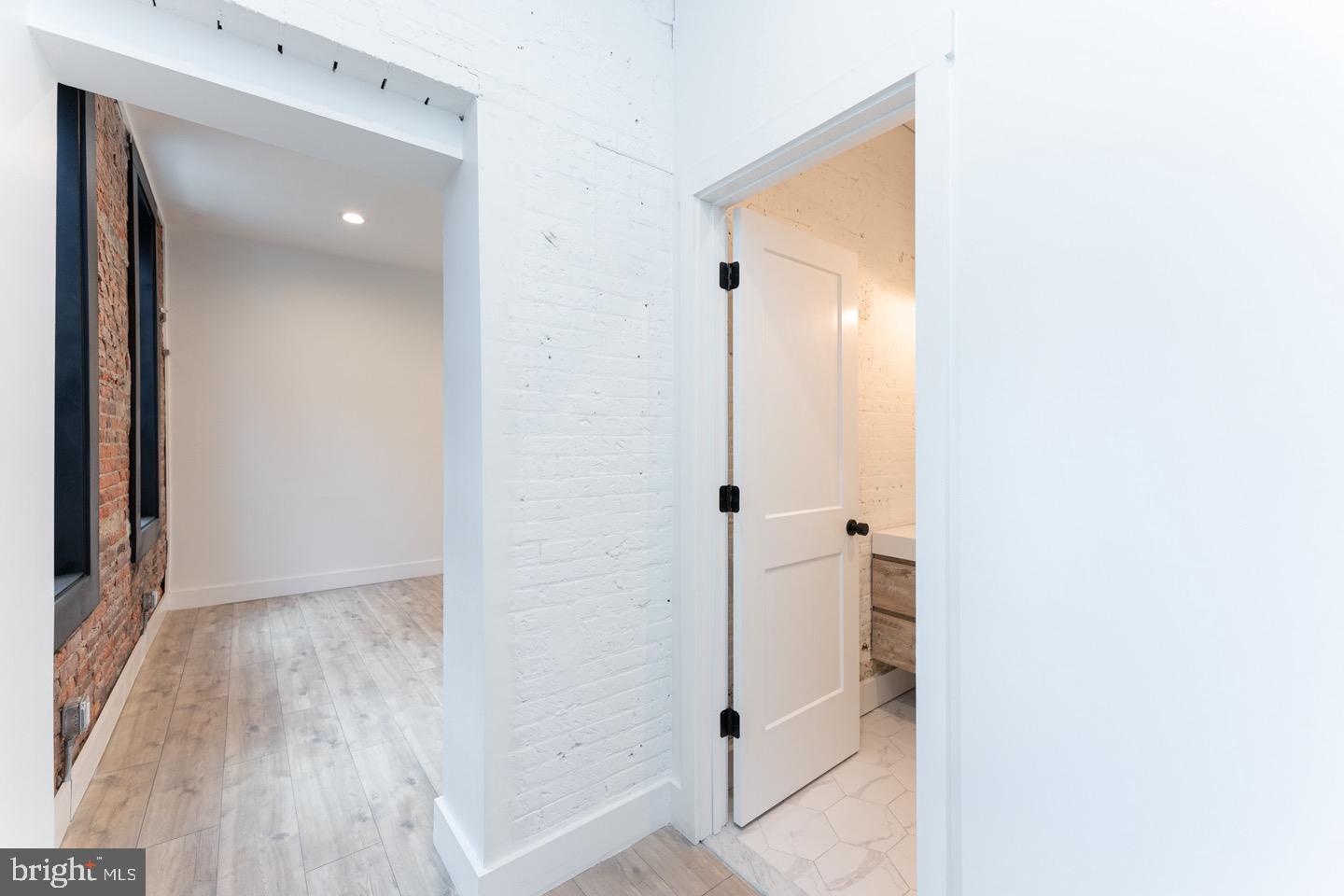 1454 N LAWRENCE STREET