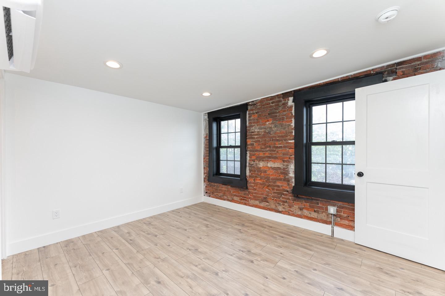 1454 N LAWRENCE STREET