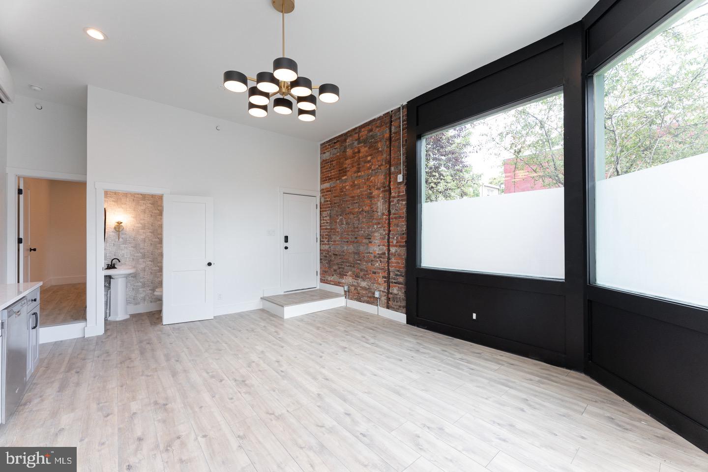 1454 N LAWRENCE STREET