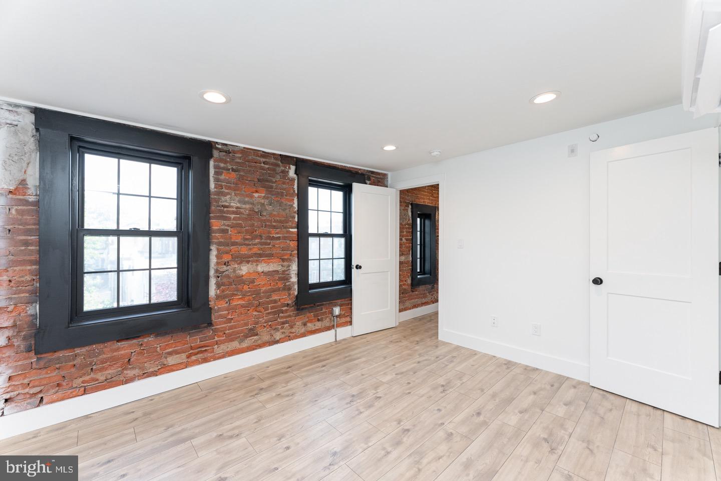 1454 N LAWRENCE STREET