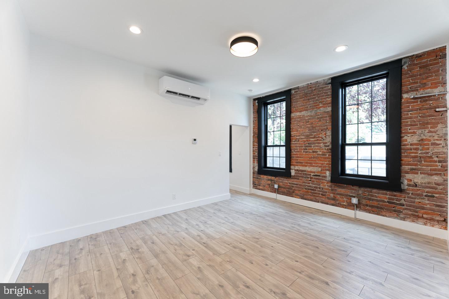 1454 N LAWRENCE STREET