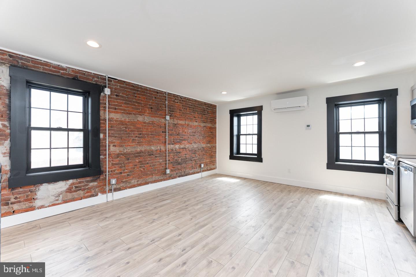 1454 N LAWRENCE STREET