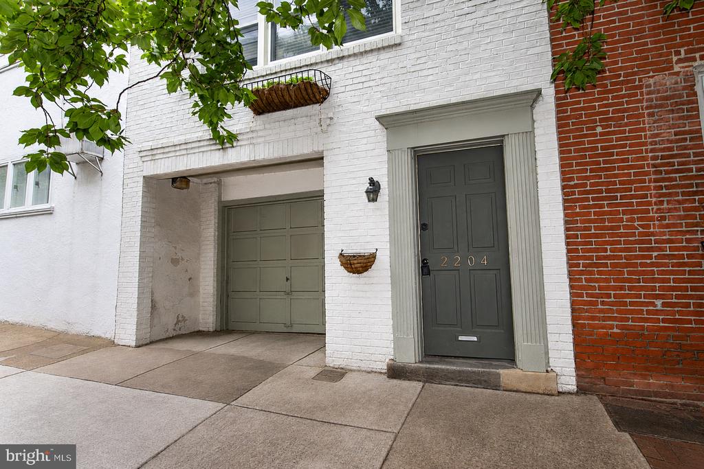 2204 MANNING STREET