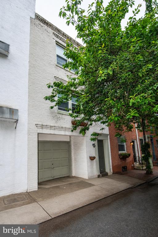 2204 MANNING STREET