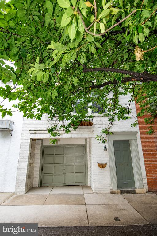 2204 MANNING STREET