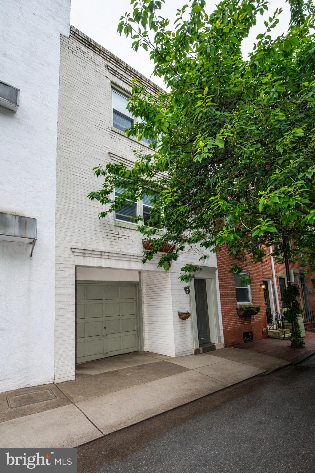 2204 MANNING STREET