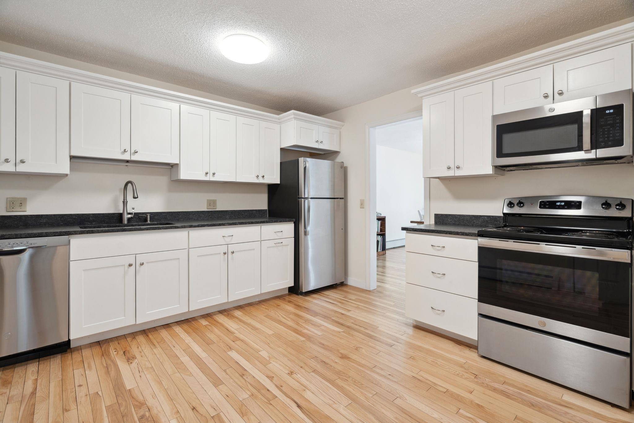 32 Floyd Avenue Unit: 10