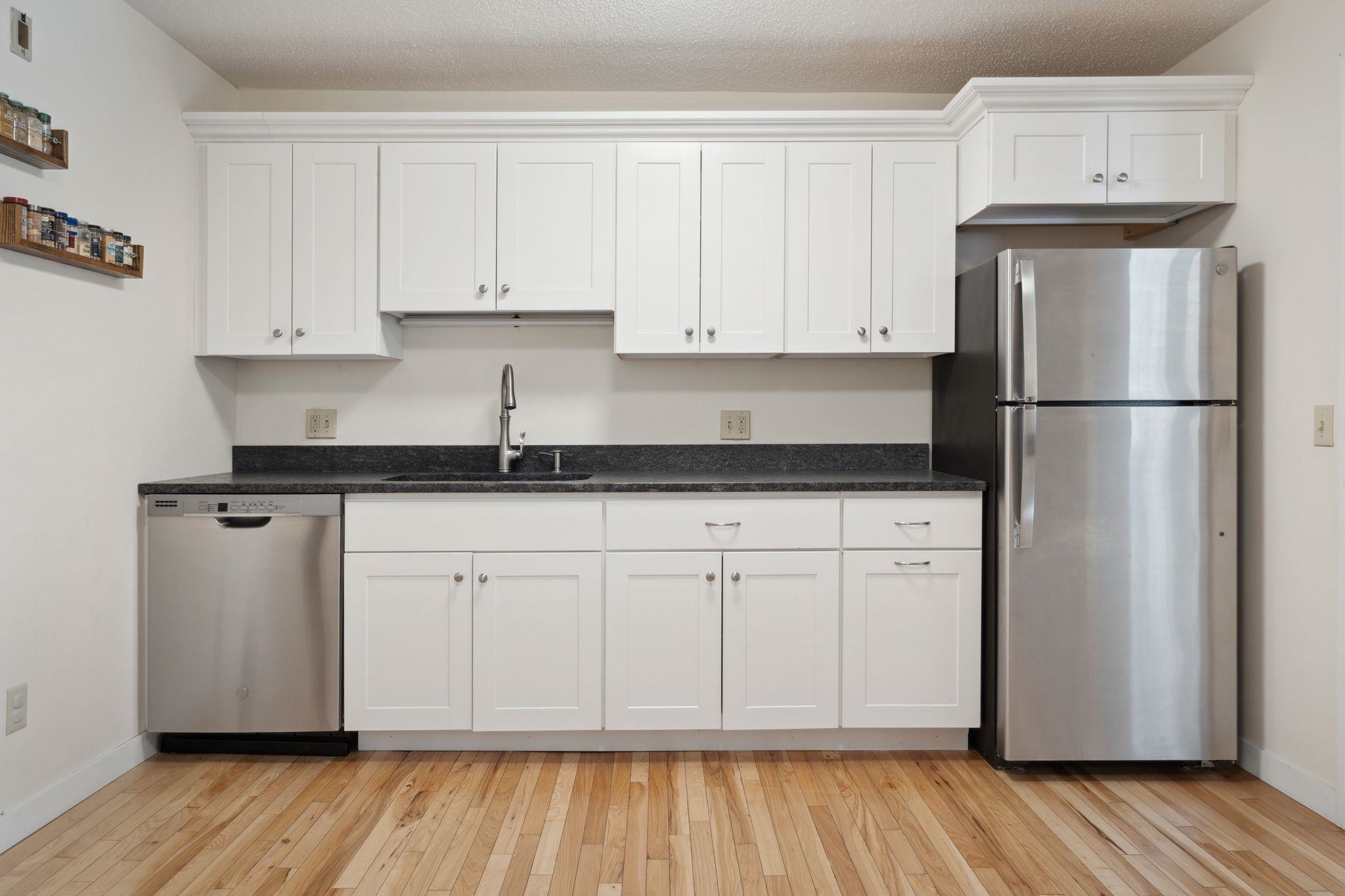 32 Floyd Avenue Unit: 10