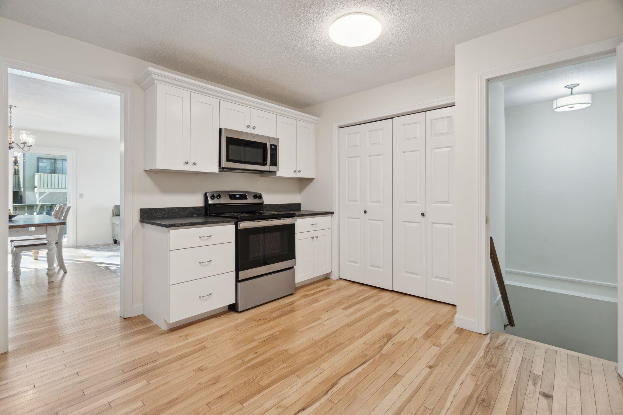 32 Floyd Avenue Unit: 10