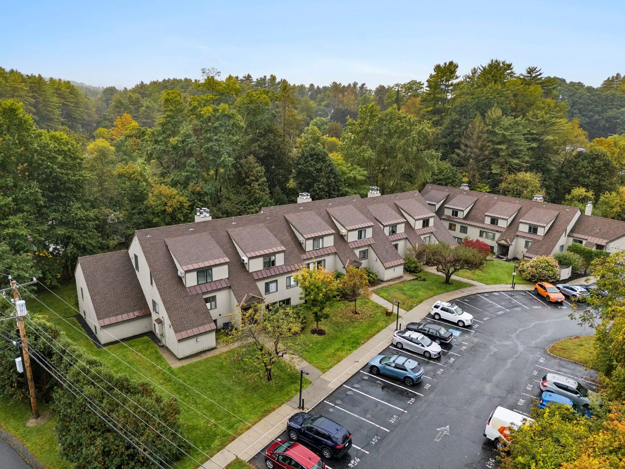 310 Brook Hollow Unit: 310