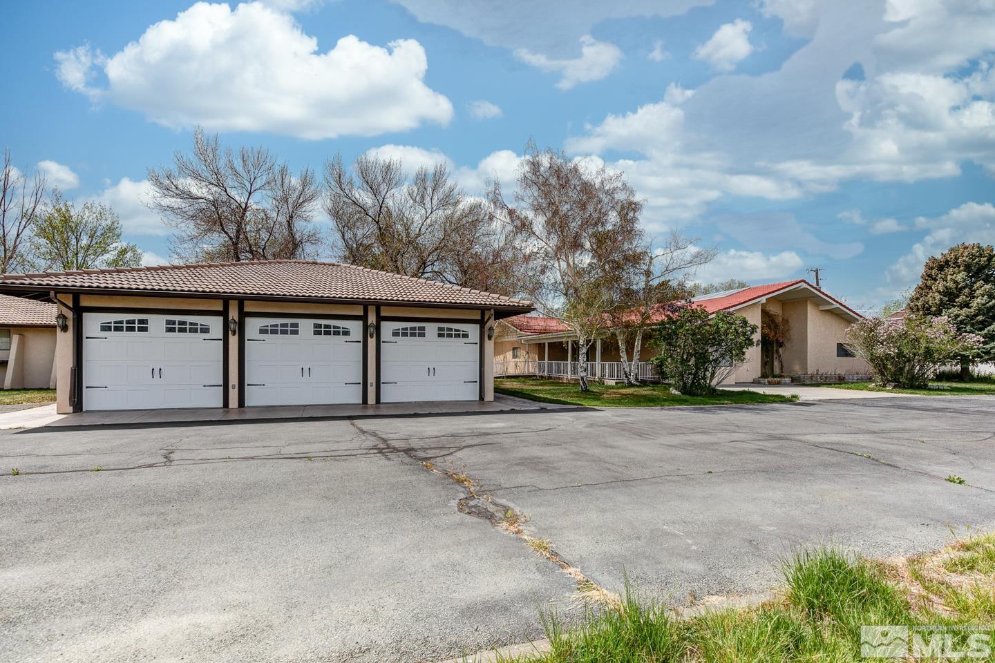 1129 Rice Road