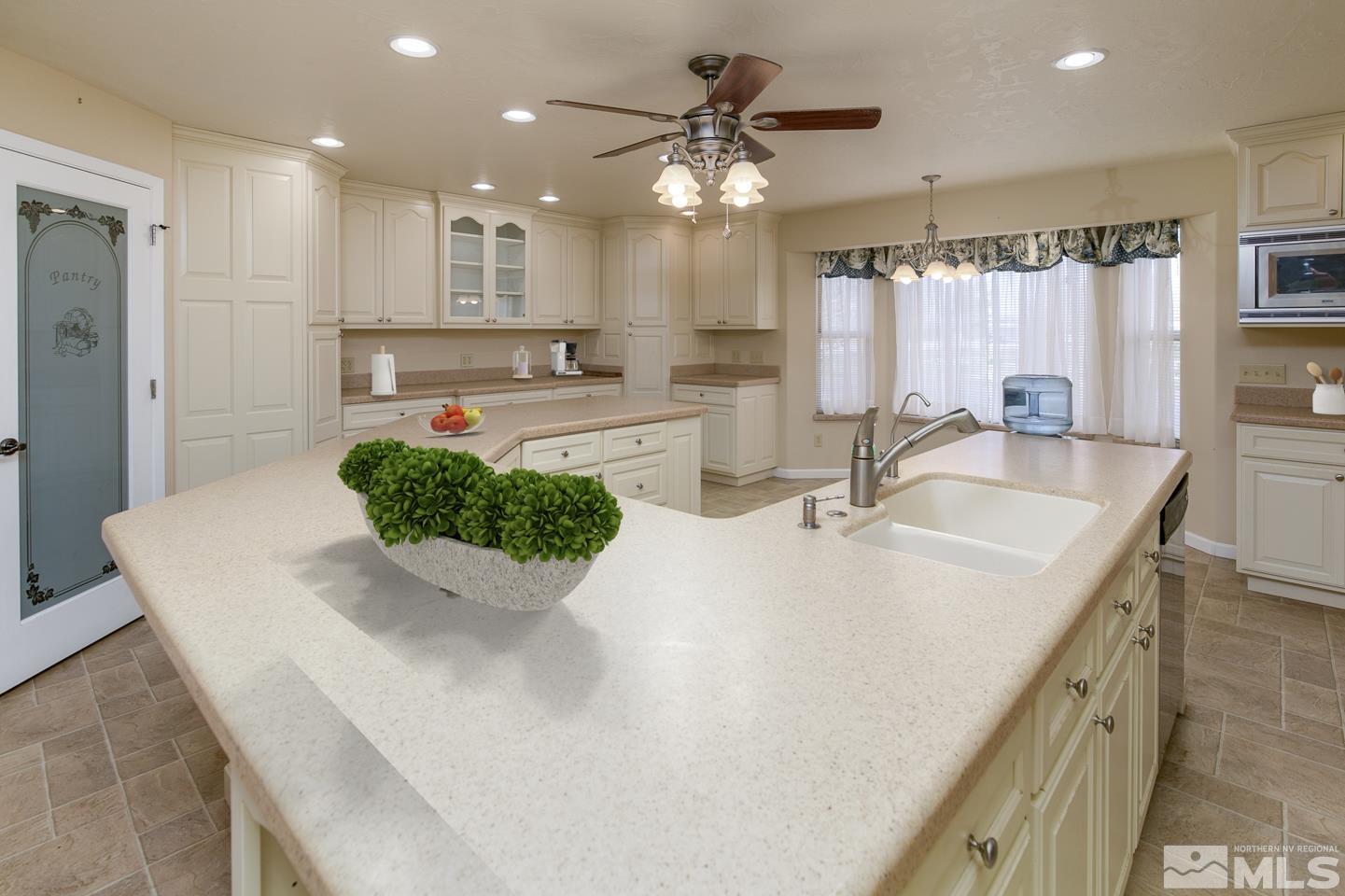 1129 Rice Road