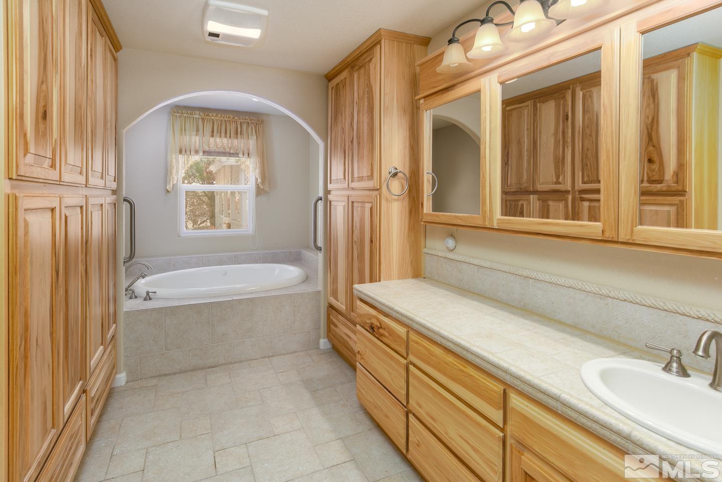1129 Rice Road