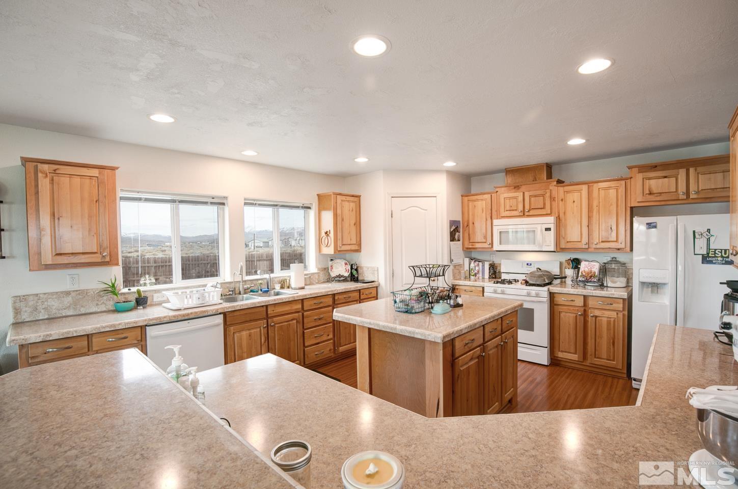 7565 Tamarack Avenue