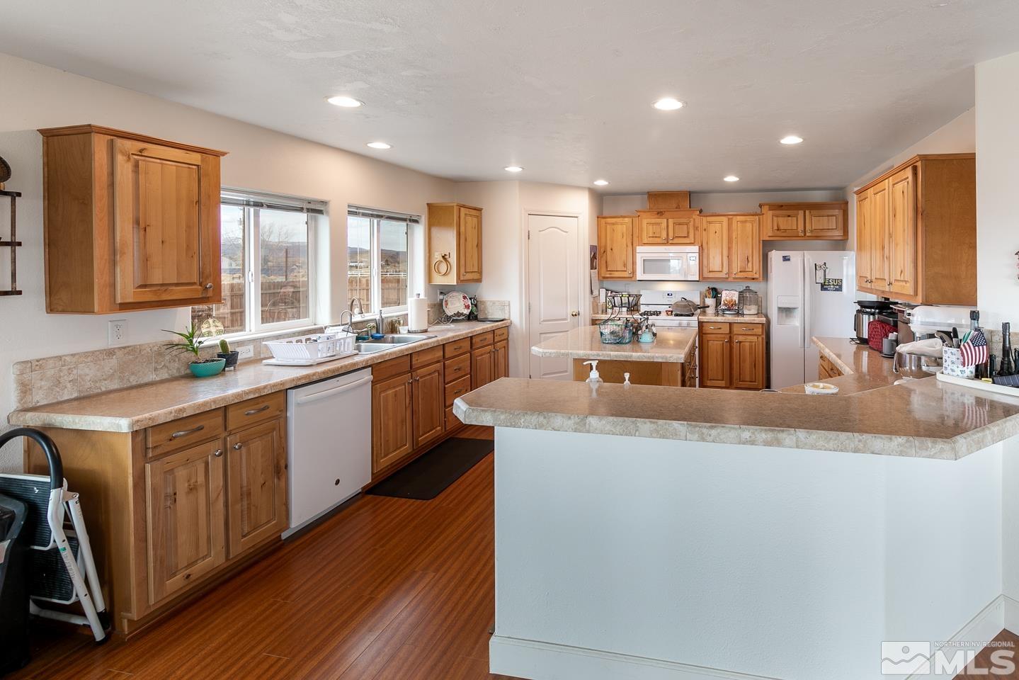 7565 Tamarack Avenue