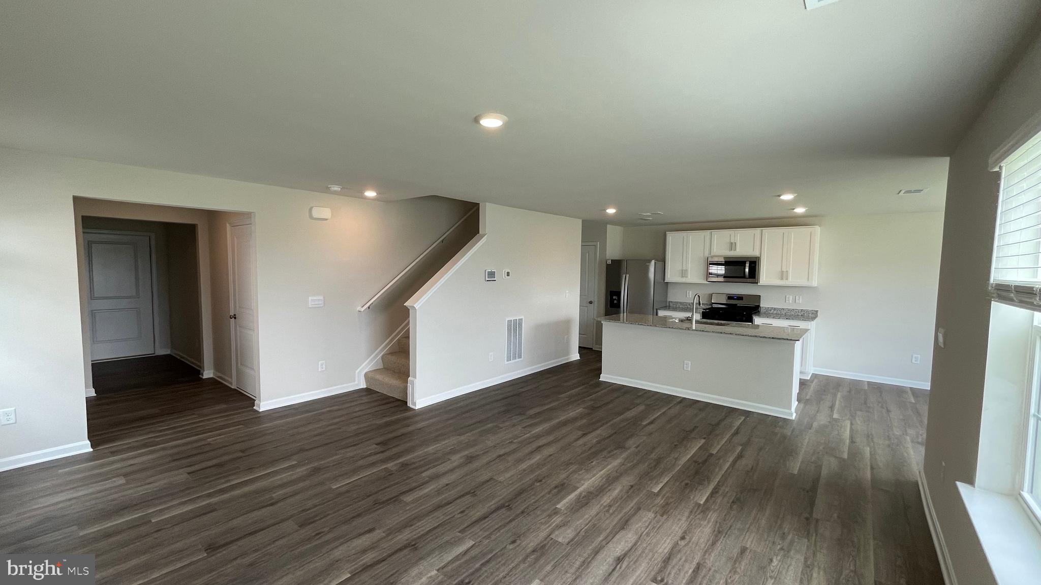 192 HAMSTEAD DR