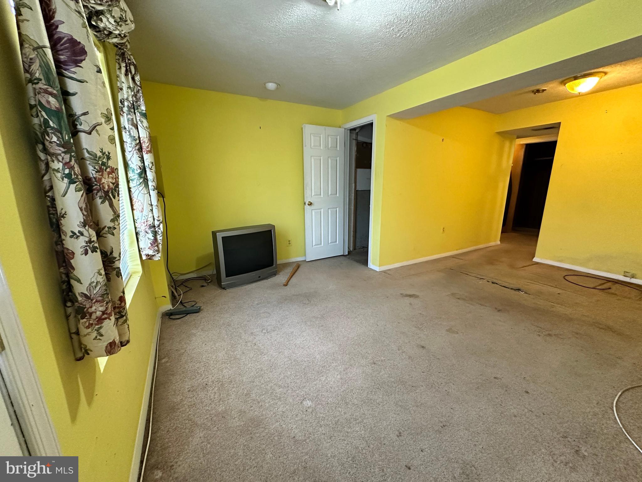 8270 Crestmont Cir