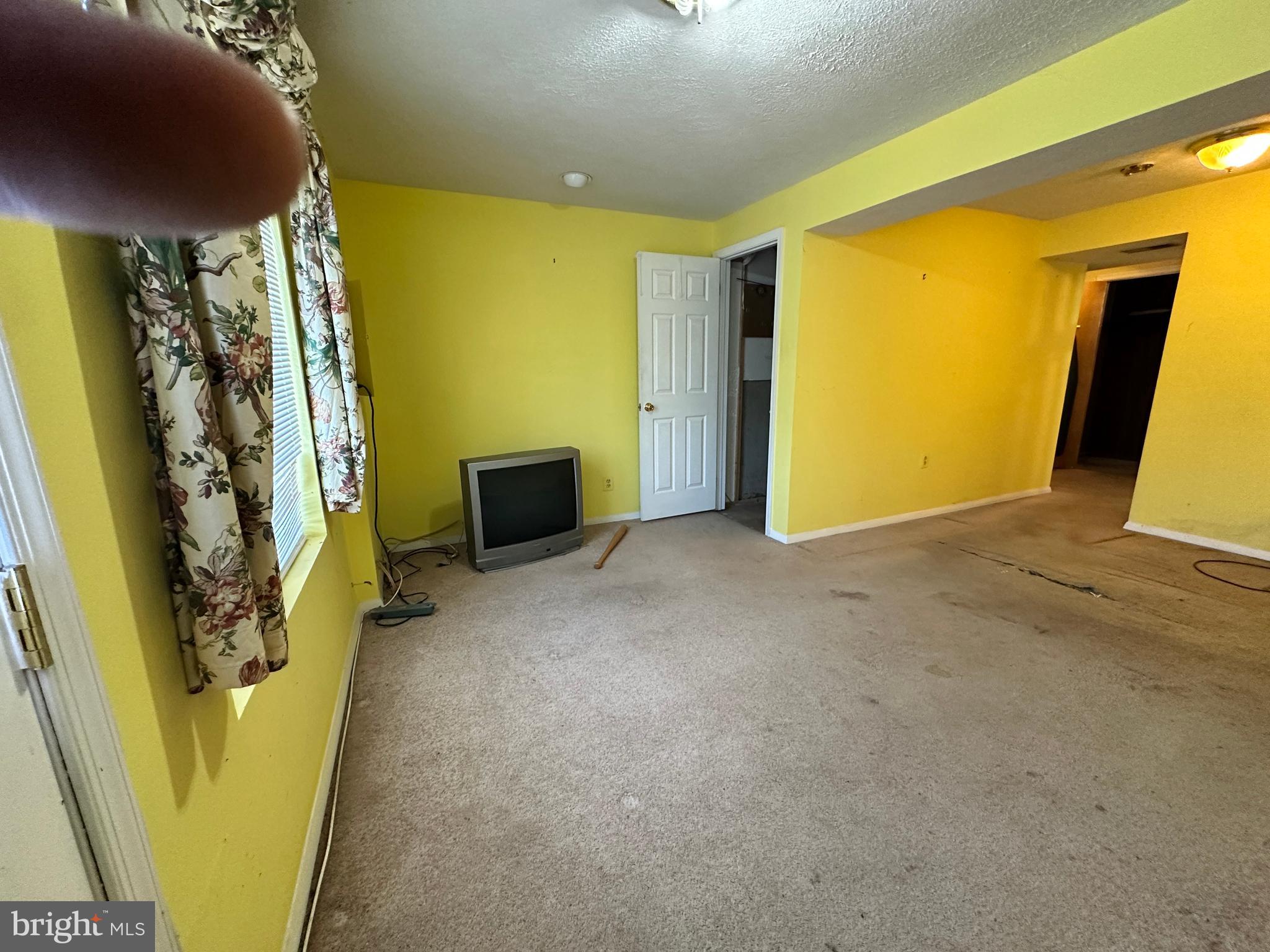 8270 Crestmont Cir