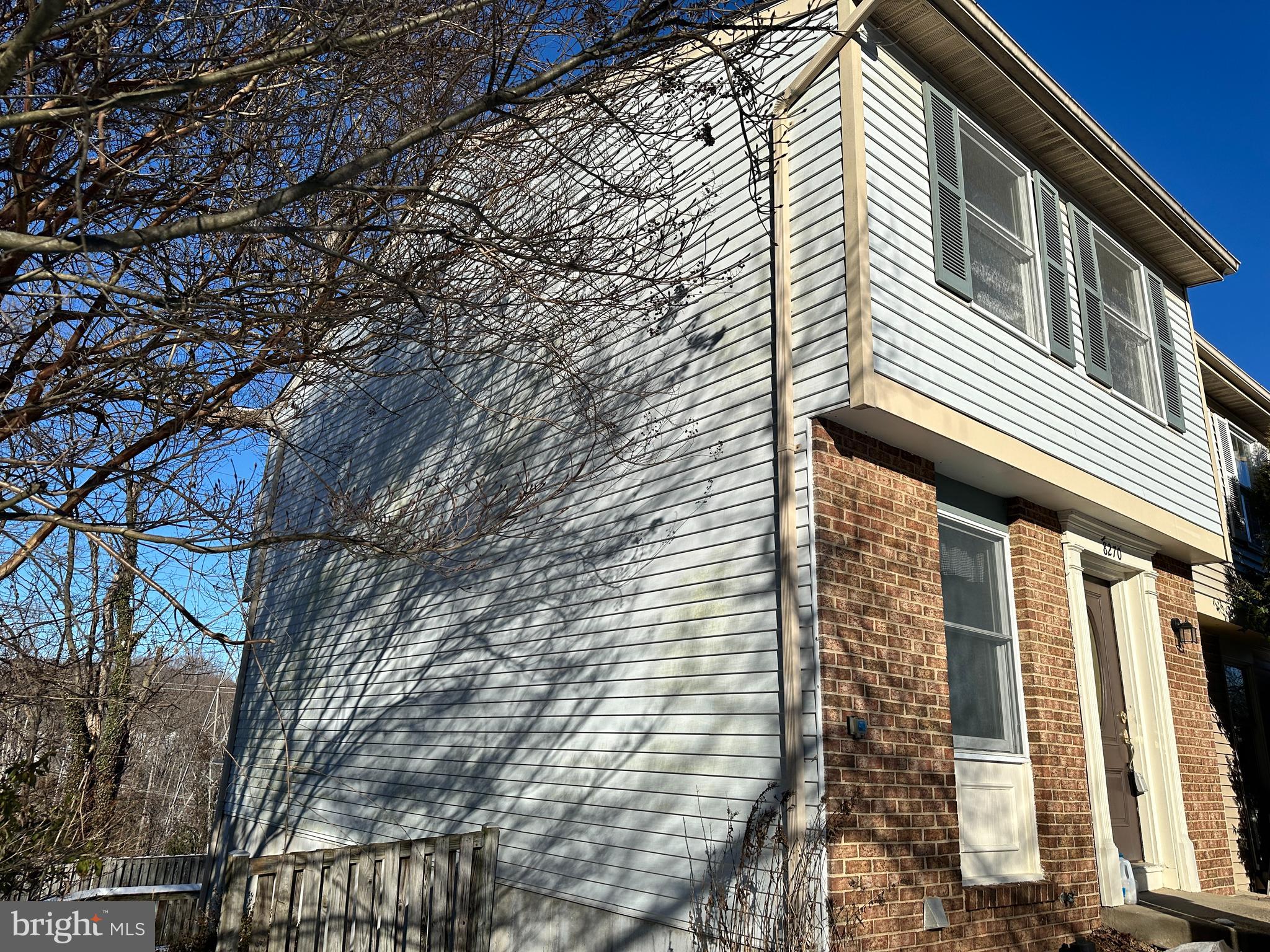 8270 Crestmont Cir