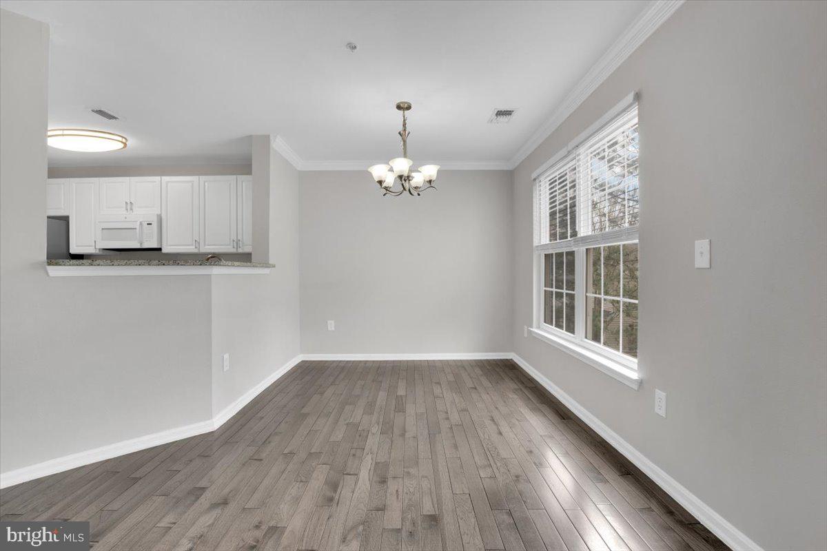 4542 SUPERIOR SQ