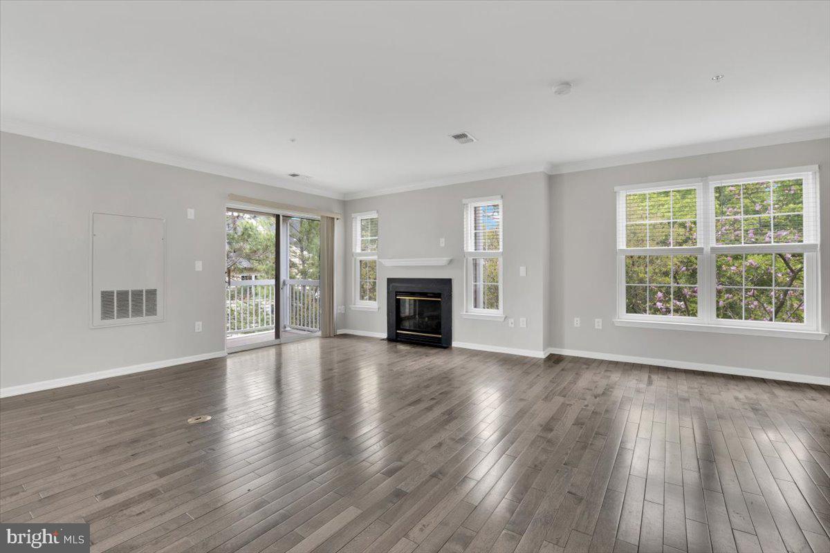 4542 SUPERIOR SQ