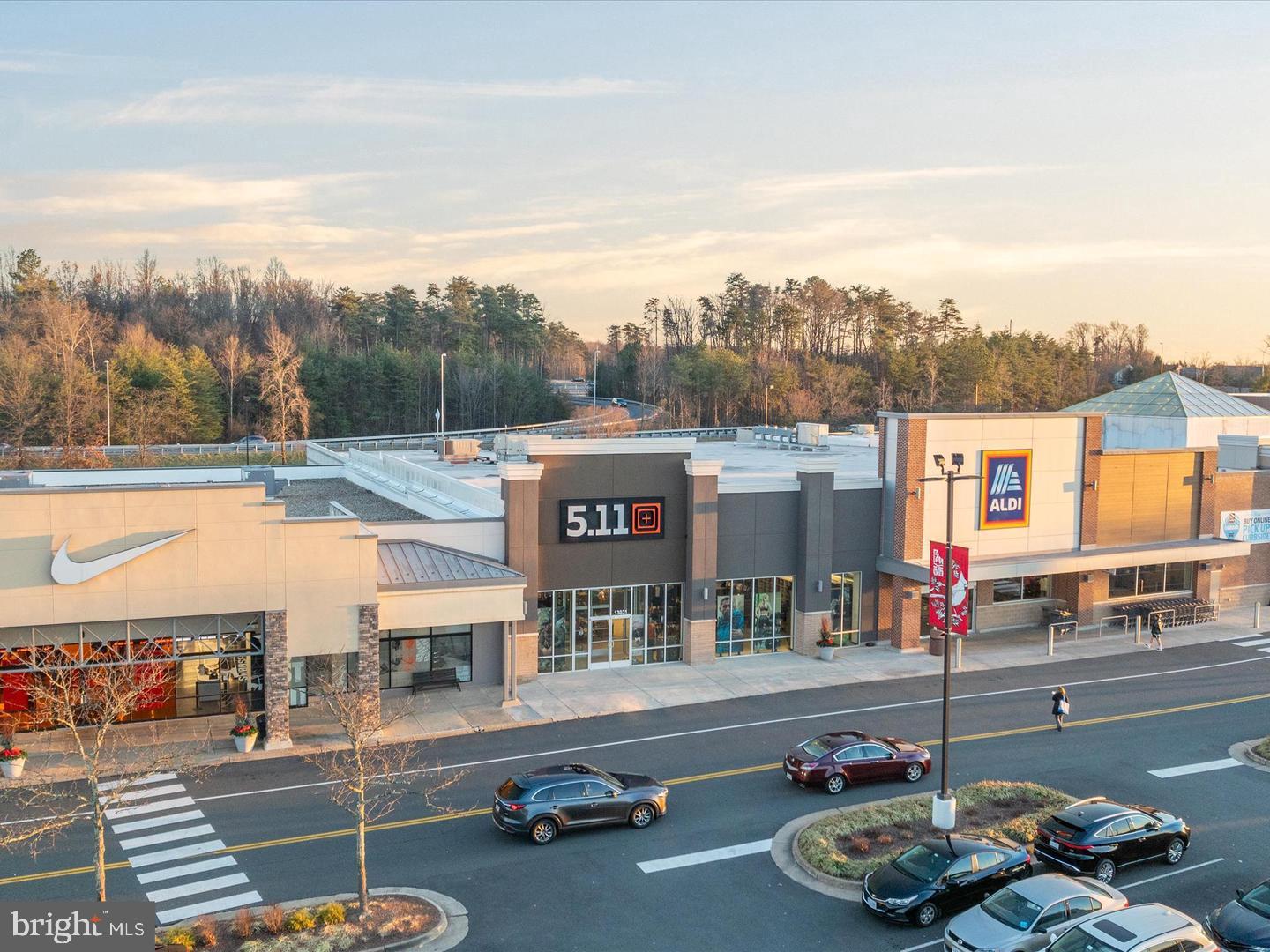 4542 SUPERIOR SQ