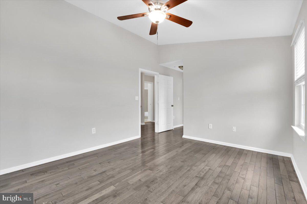 4542 SUPERIOR SQ