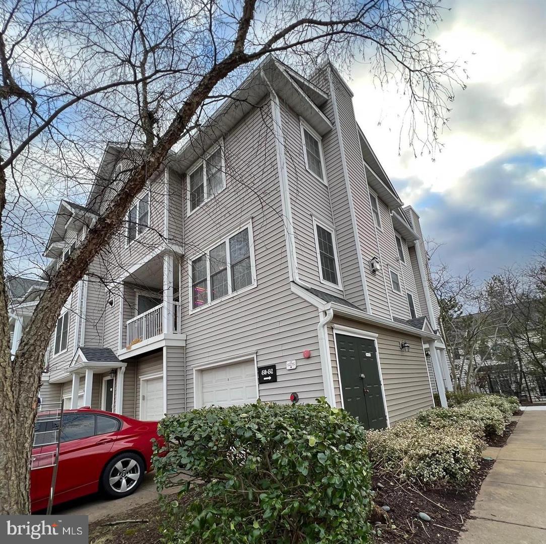 4542 SUPERIOR SQ