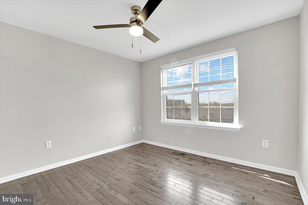 4542 SUPERIOR SQ