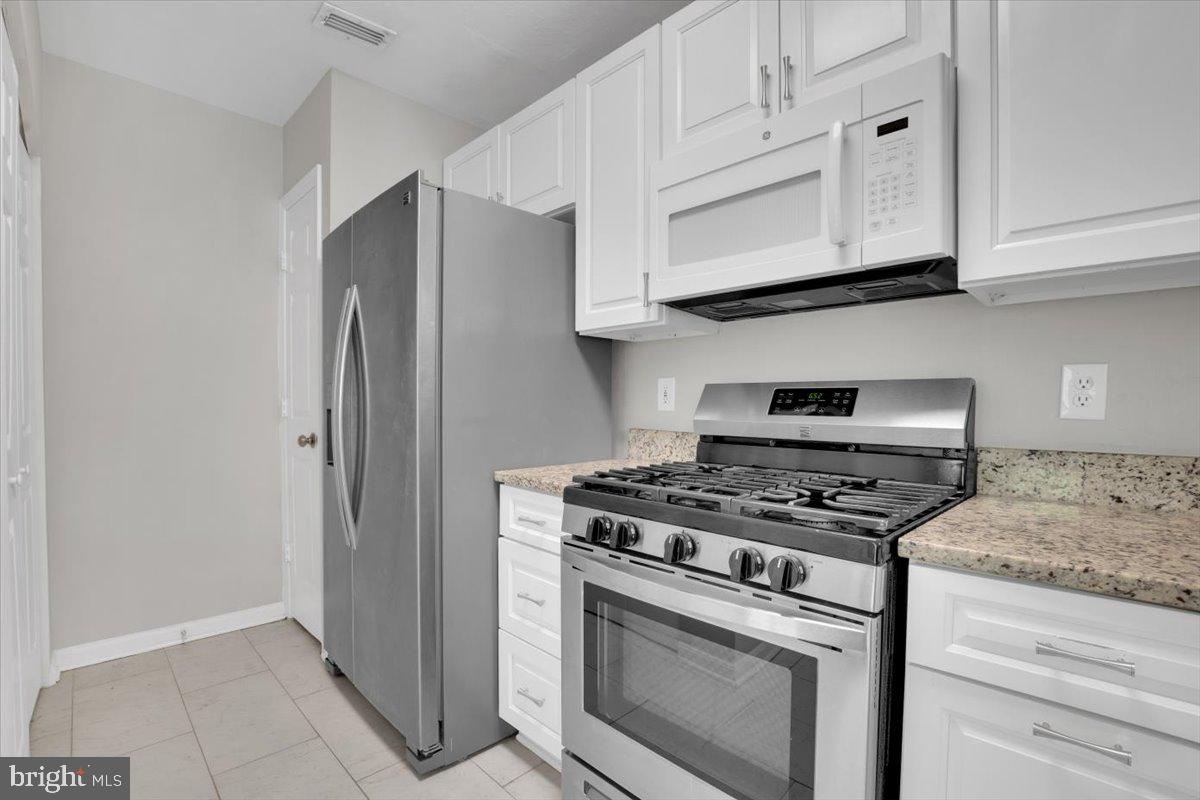 4542 SUPERIOR SQ