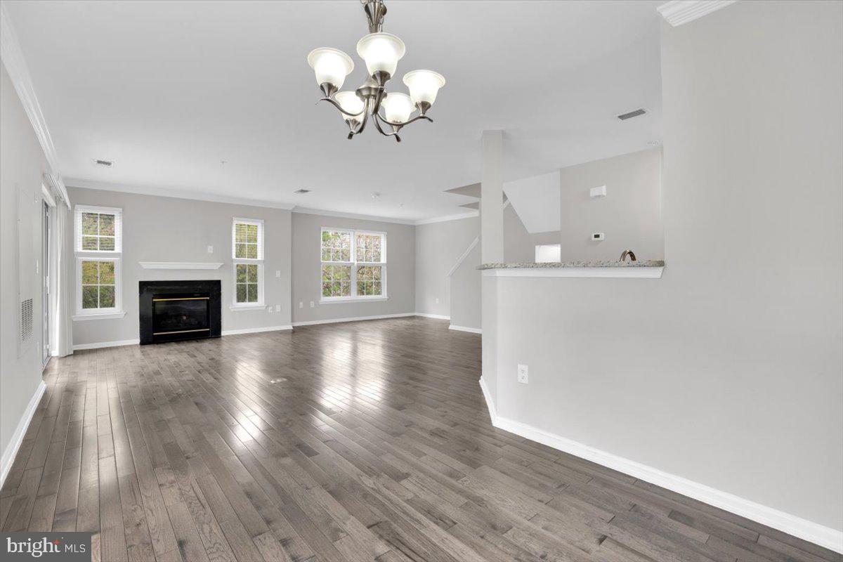 4542 SUPERIOR SQ